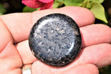 [1] Greenlandic Nuummite Crystal Pocket Palm Stone Reiki ZENERGY GEMS ~30g