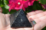 [1] RARE! Charged 2" (50mm) Nuummite Pyramid Crystal Healing Energy REIKI ~110g
